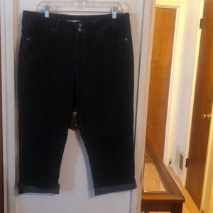 Women preowned Dark Blue Capris Jean Size 16